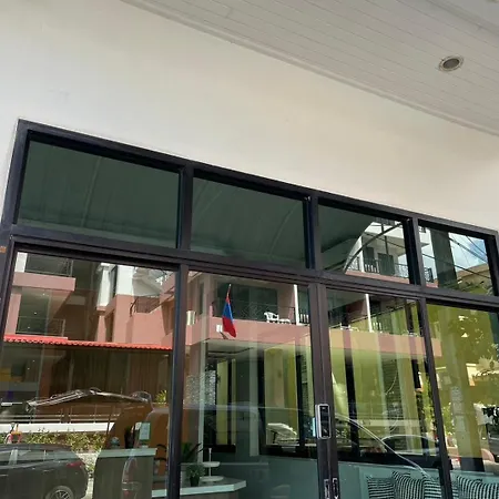散萨白客房酒店